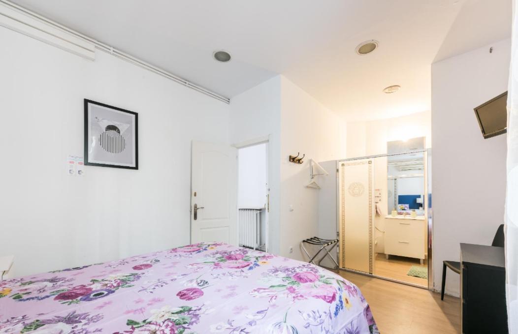 M&F 7 Rooms/7 Bathrooms Over Gran Via マドリード エクステリア 写真